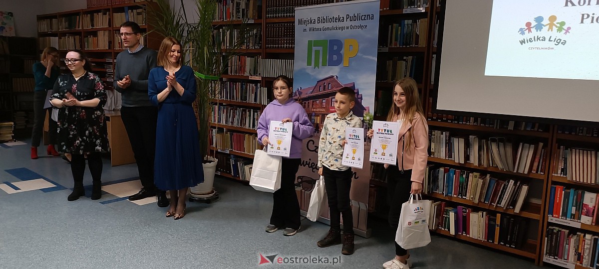 Powiatowa Liga Czytelników Podsumowana. Liderom nagrody wręczał m.in. Paweł Beręsewicz [23.03.3023] - zdjęcie #42 - eOstroleka.pl