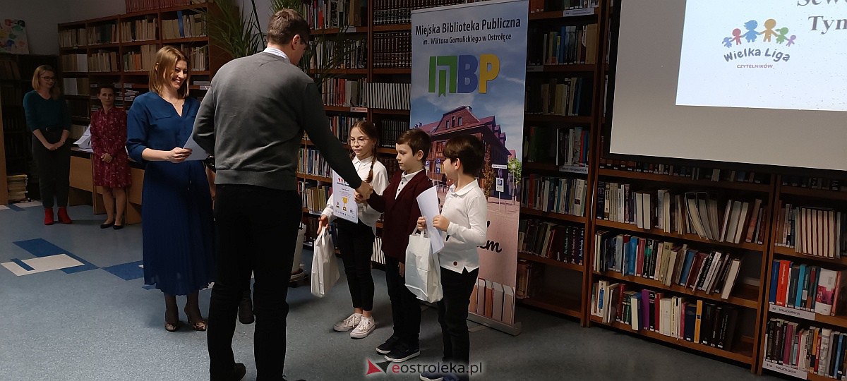 Powiatowa Liga Czytelników Podsumowana. Liderom nagrody wręczał m.in. Paweł Beręsewicz [23.03.3023] - zdjęcie #38 - eOstroleka.pl