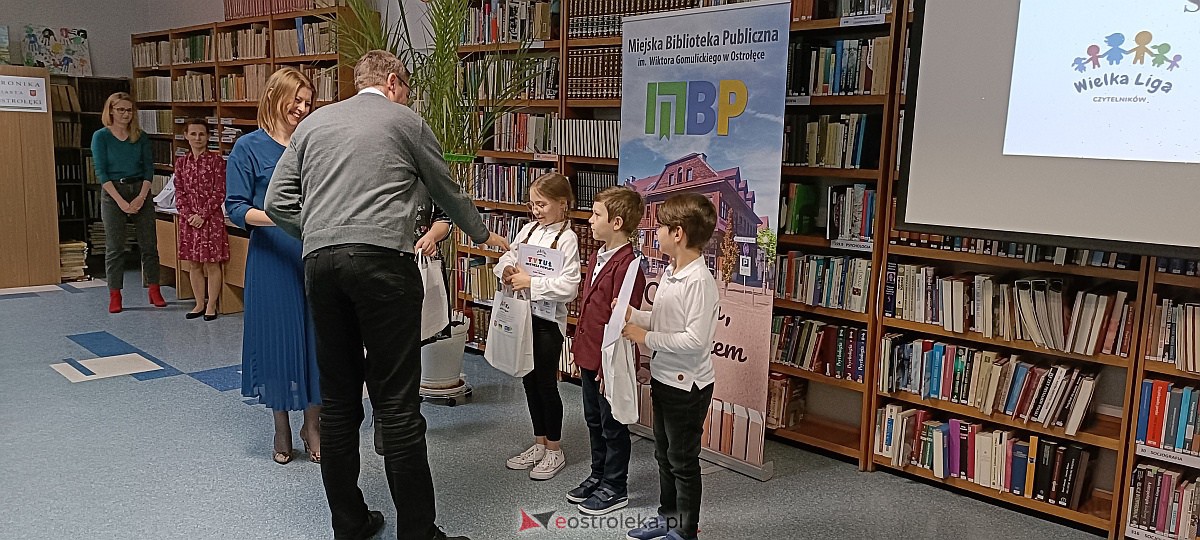 Powiatowa Liga Czytelników Podsumowana. Liderom nagrody wręczał m.in. Paweł Beręsewicz [23.03.3023] - zdjęcie #37 - eOstroleka.pl