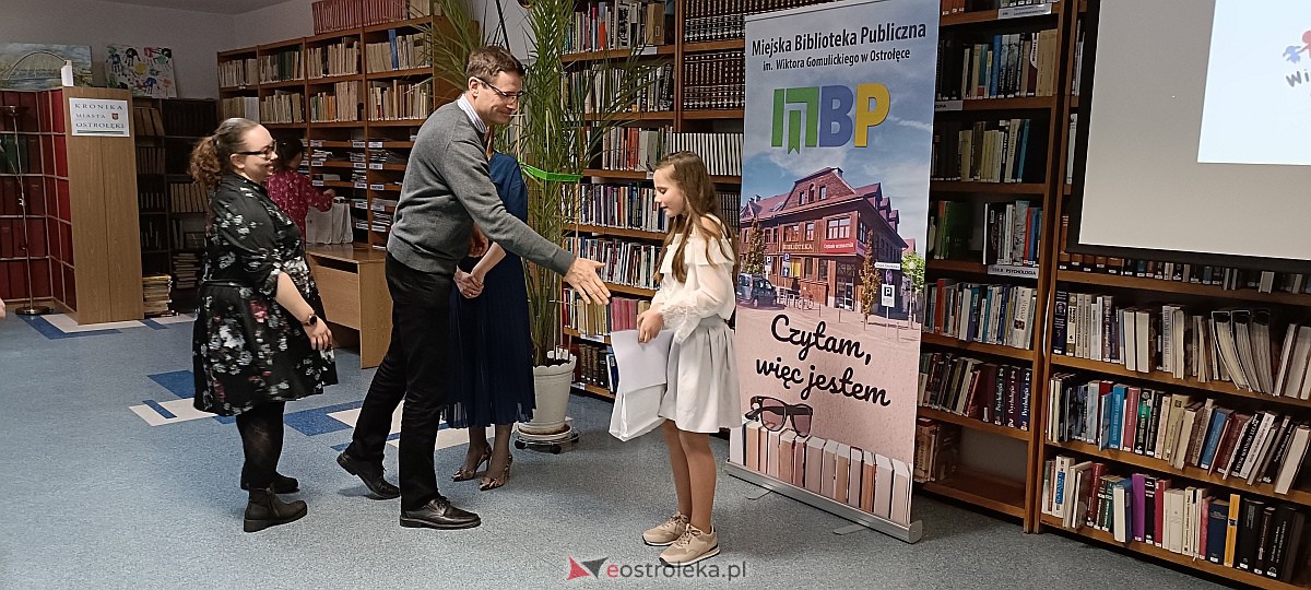 Powiatowa Liga Czytelników Podsumowana. Liderom nagrody wręczał m.in. Paweł Beręsewicz [23.03.3023] - zdjęcie #32 - eOstroleka.pl