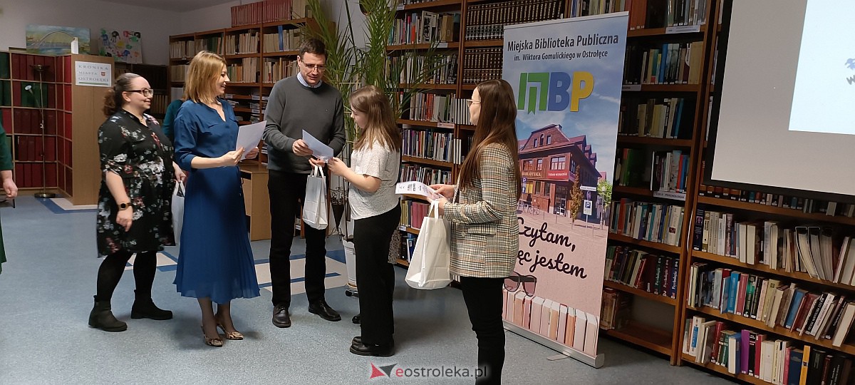 Powiatowa Liga Czytelników Podsumowana. Liderom nagrody wręczał m.in. Paweł Beręsewicz [23.03.3023] - zdjęcie #29 - eOstroleka.pl