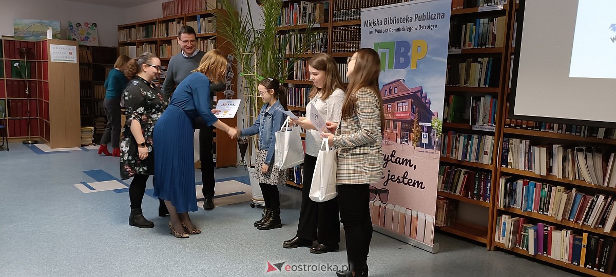 Powiatowa Liga Czytelników Podsumowana. Liderom nagrody wręczał m.in. Paweł Beręsewicz [23.03.3023] - zdjęcie #28 - eOstroleka.pl
