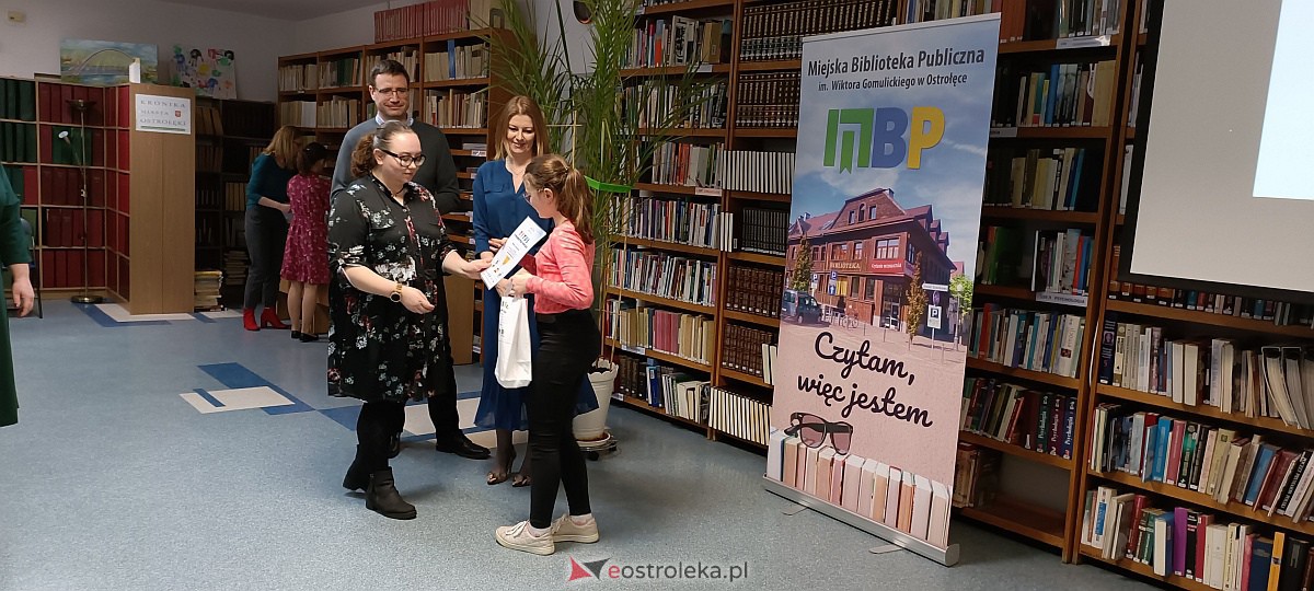 Powiatowa Liga Czytelników Podsumowana. Liderom nagrody wręczał m.in. Paweł Beręsewicz [23.03.3023] - zdjęcie #24 - eOstroleka.pl