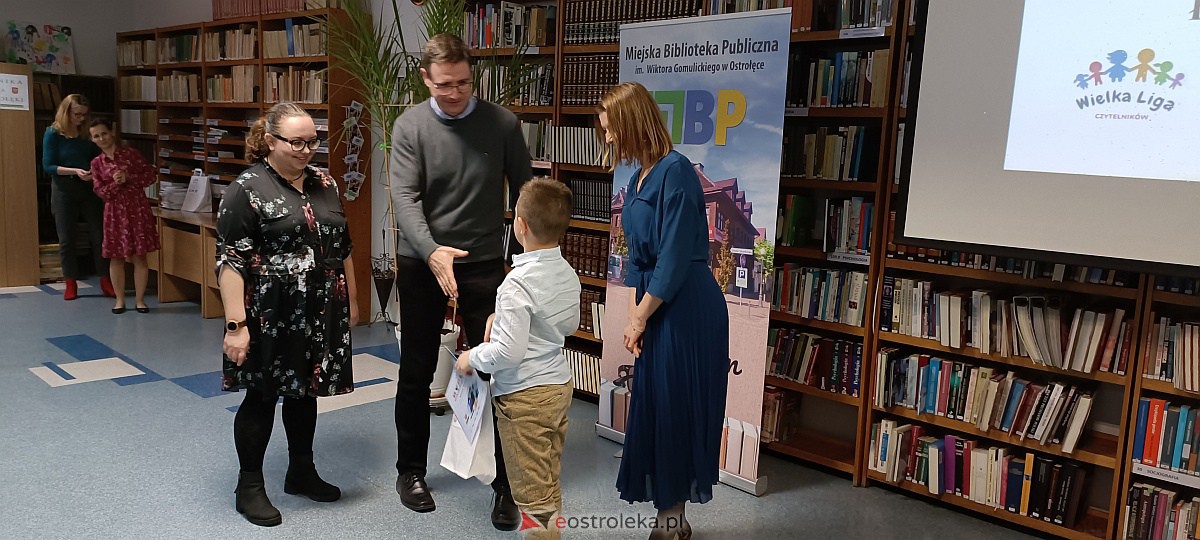 Powiatowa Liga Czytelników Podsumowana. Liderom nagrody wręczał m.in. Paweł Beręsewicz [23.03.3023] - zdjęcie #16 - eOstroleka.pl