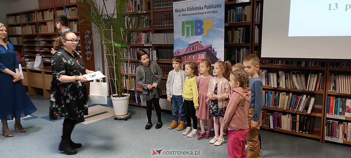 Powiatowa Liga Czytelników Podsumowana. Liderom nagrody wręczał m.in. Paweł Beręsewicz [23.03.3023] - zdjęcie #14 - eOstroleka.pl