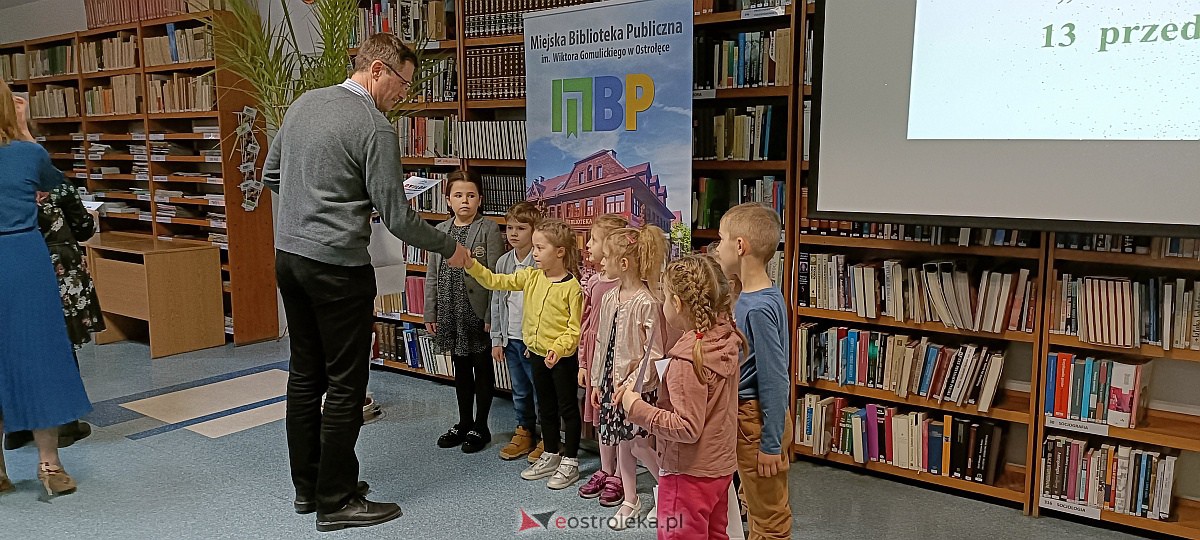 Powiatowa Liga Czytelników Podsumowana. Liderom nagrody wręczał m.in. Paweł Beręsewicz [23.03.3023] - zdjęcie #12 - eOstroleka.pl