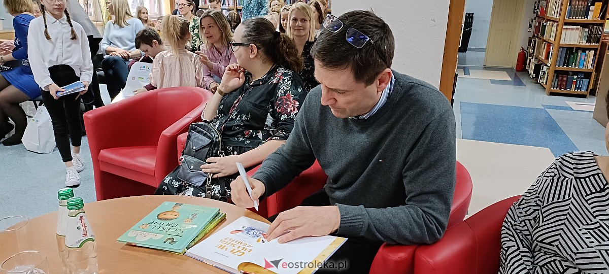 Powiatowa Liga Czytelników Podsumowana. Liderom nagrody wręczał m.in. Paweł Beręsewicz [23.03.3023] - zdjęcie #8 - eOstroleka.pl