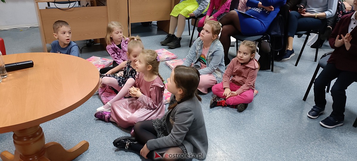 Powiatowa Liga Czytelników Podsumowana. Liderom nagrody wręczał m.in. Paweł Beręsewicz [23.03.3023] - zdjęcie #4 - eOstroleka.pl