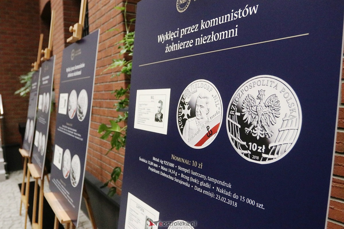 Wystawa czasowa monet kolekcjonerskich NBP w Ostrołęce [23.03.2023] - zdjęcie #9 - eOstroleka.pl