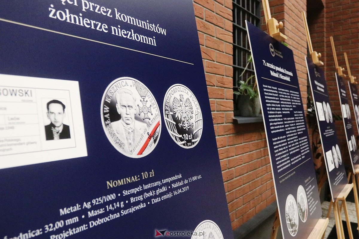 Wystawa czasowa monet kolekcjonerskich NBP w Ostrołęce [23.03.2023] - zdjęcie #10 - eOstroleka.pl