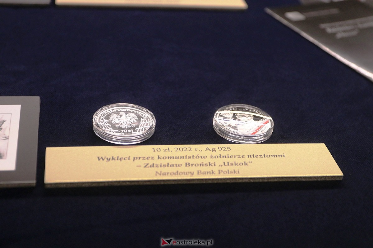 Wystawa czasowa monet kolekcjonerskich NBP w Ostrołęce [23.03.2023] - zdjęcie #19 - eOstroleka.pl