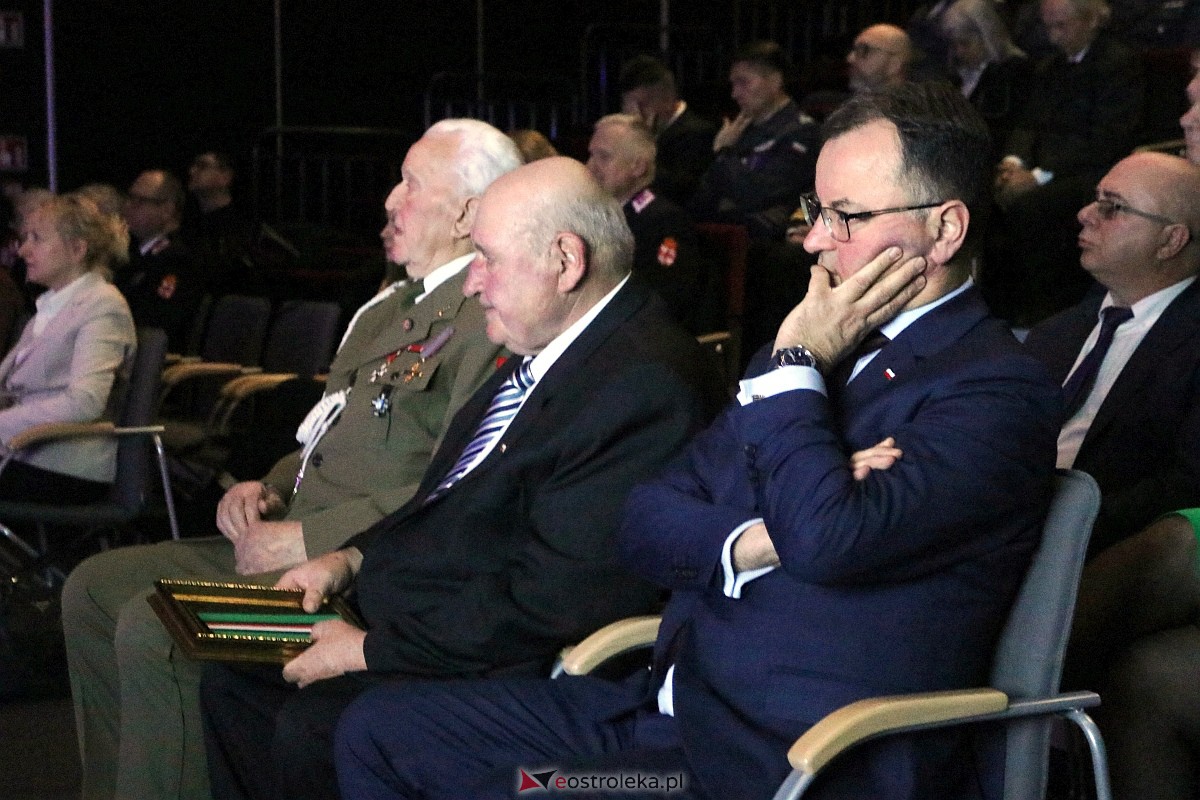 Wręczenie odznak „Krzyż Pamięci Niezłomnych Żołnierzy Wyklętych 1944-1963” [23.03.2023] - zdjęcie #39 - eOstroleka.pl