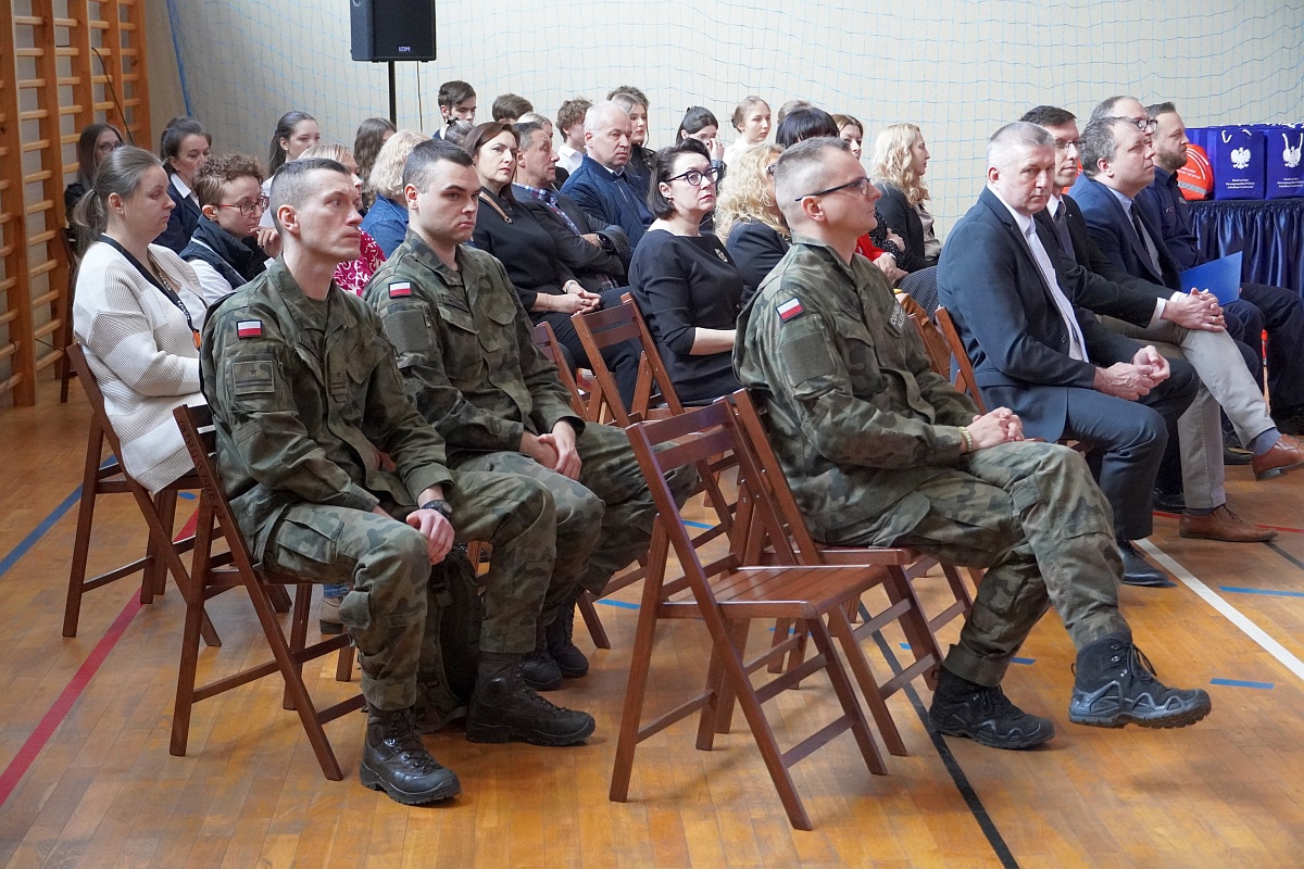 Przekazanie sprzętu wojskowego i sportowego ZSP Myszyniec [27.03.2023] - zdjęcie #28 - eOstroleka.pl