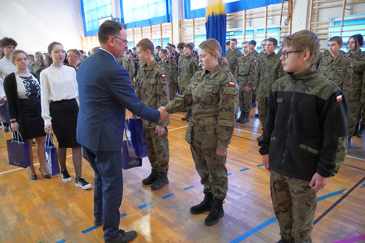 Przekazanie sprzętu wojskowego i sportowego ZSP Myszyniec [27.03.2023] - zdjęcie #43 - eOstroleka.pl