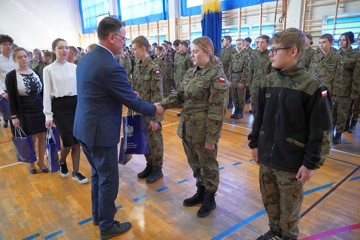 Przekazanie sprzętu wojskowego i sportowego ZSP Myszyniec [27.03.2023] - zdjęcie #42 - eOstroleka.pl