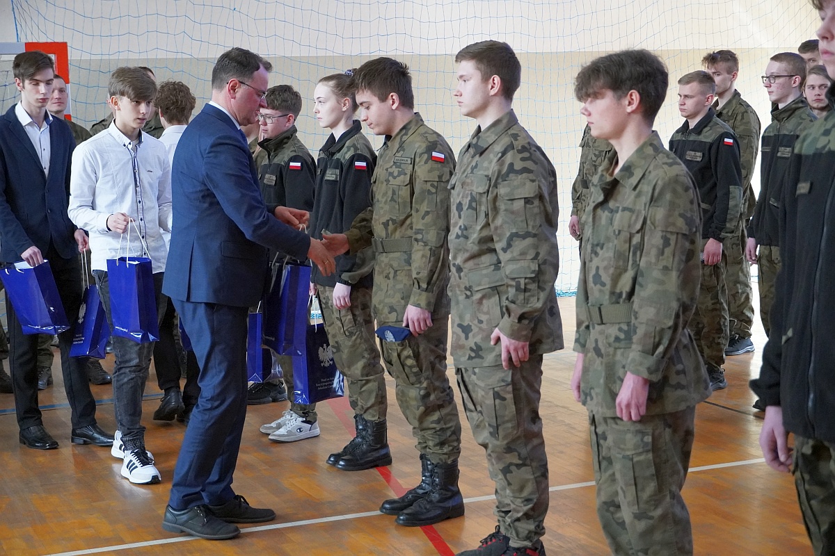 Przekazanie sprzętu wojskowego i sportowego ZSP Myszyniec [27.03.2023] - zdjęcie #41 - eOstroleka.pl