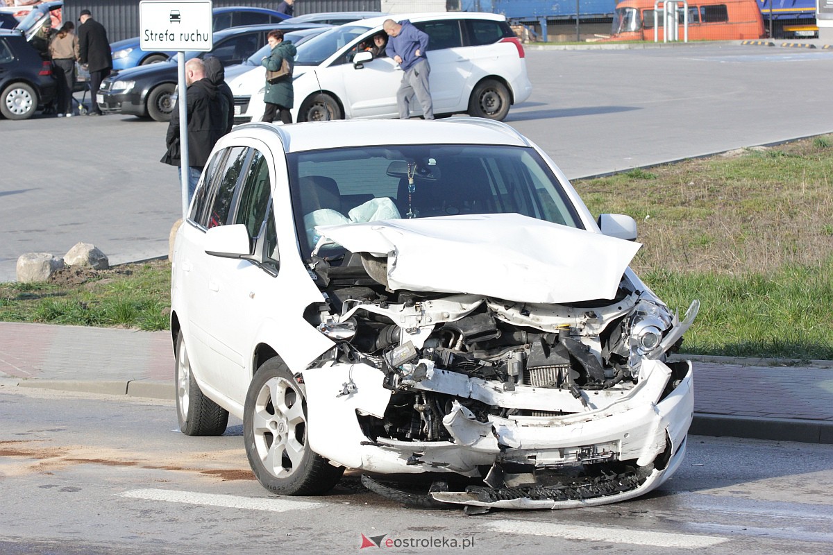 Wypadek w Goworówku [28.03.2023] - zdjęcie #14 - eOstroleka.pl