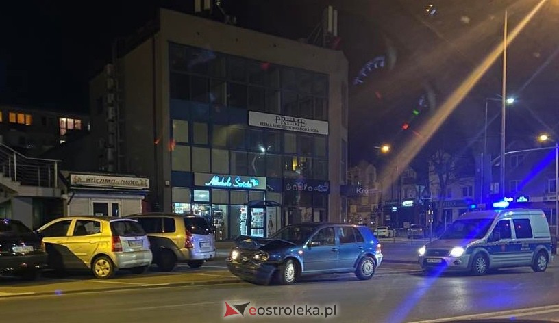 Wypadek na skrzyżowaniu ul. Hallera i 11 Listopada [27.03.2023] - zdjęcie #1 - eOstroleka.pl