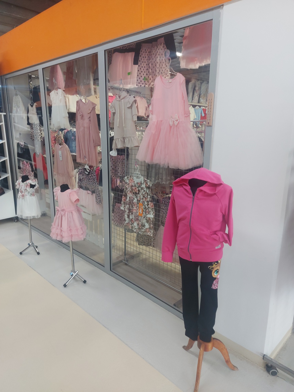 Hala Targowa Feniks w Ostrołęce [28.03.2023] - zdjęcie #16 - eOstroleka.pl