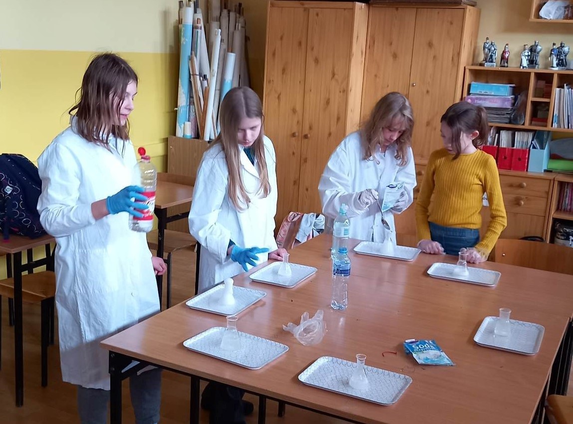 Nauka jest ciekawa. Zajęcia KMO H2O przy Szkole Podstawowej nr 2 - zdjęcie #8 - eOstroleka.pl
