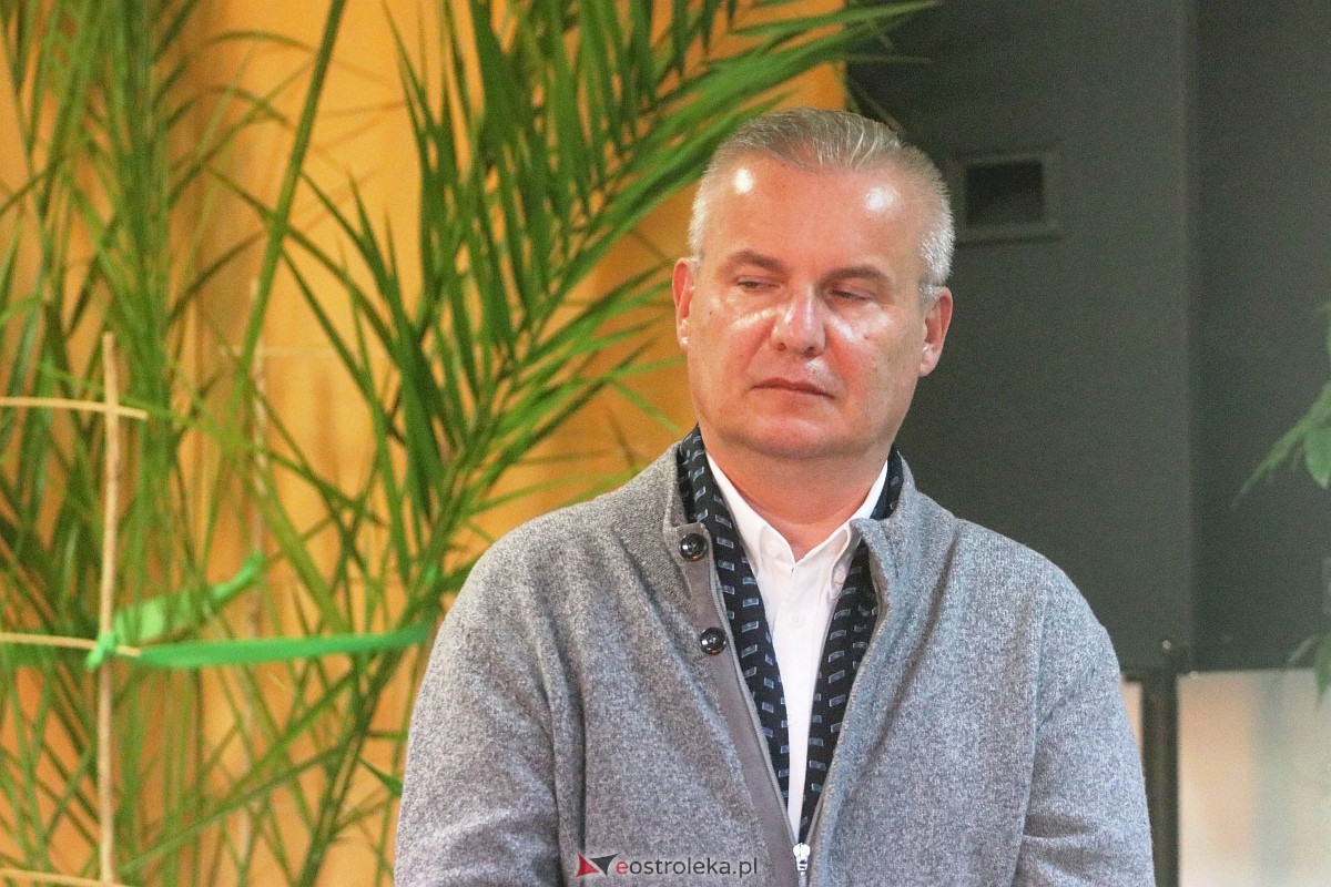 Spotkanie z Jerzym Woźniakiem w Ostrołęce [28.03.2023] - zdjęcie #2 - eOstroleka.pl