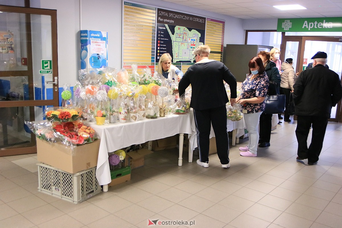Kiermasz wielkanocny w ostrołęckim szpitalu [30.03.2023] - zdjęcie #2 - eOstroleka.pl