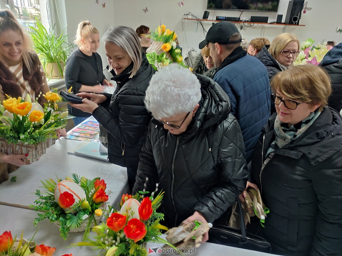 Wielkanocny kiermasz WTZ Motylki [30.03.2023] - zdjęcie #3 - eOstroleka.pl