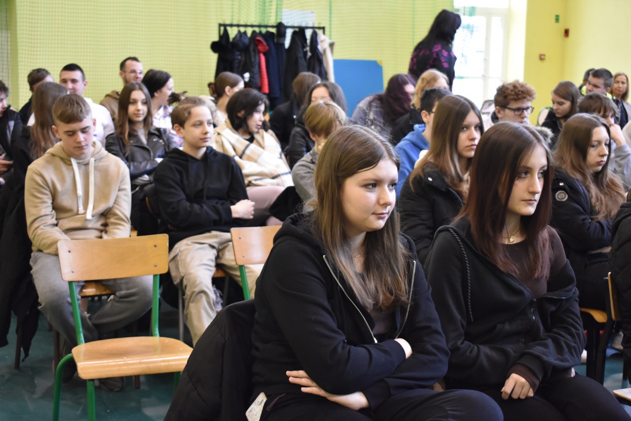 Uczniowie z powiatu poznali specyfikę pracy służb mundurowych - zdjęcie #9 - eOstroleka.pl