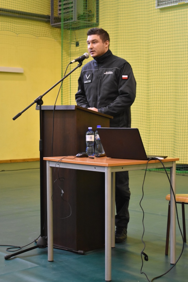 Uczniowie z powiatu poznali specyfikę pracy służb mundurowych - zdjęcie #4 - eOstroleka.pl