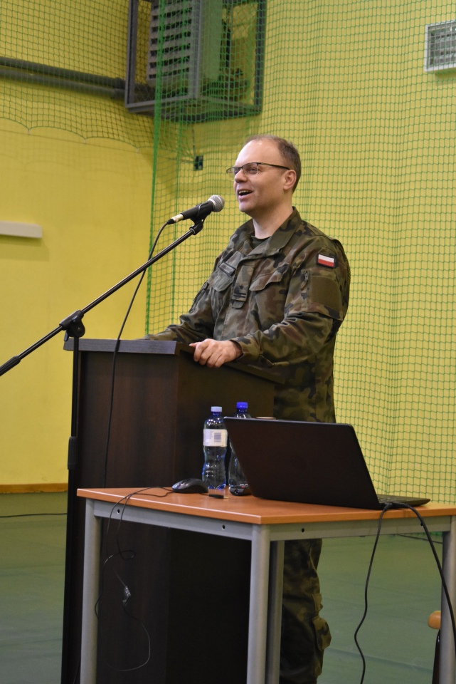 Uczniowie z powiatu poznali specyfikę pracy służb mundurowych - zdjęcie #2 - eOstroleka.pl