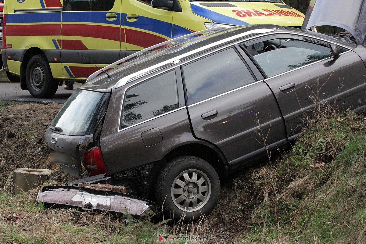 Wypadek na trasie Kadzidło - Gleba. Strażacy pomogli kobiecie wydostać się z rozbitego pojazdu [31.03.2023] - zdjęcie #35 - eOstroleka.pl