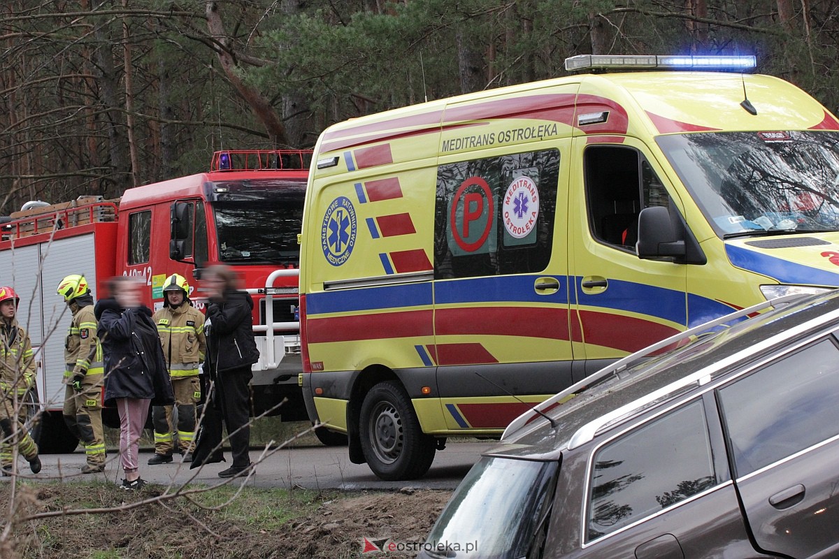 Wypadek na trasie Kadzidło - Gleba. Strażacy pomogli kobiecie wydostać się z rozbitego pojazdu [31.03.2023] - zdjęcie #37 - eOstroleka.pl