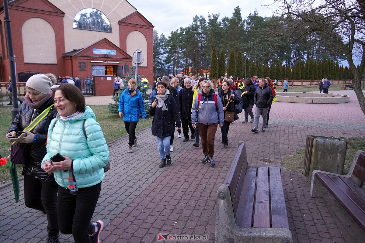 Ekstremalna Droga Krzyżowa [31.03.2023] - zdjęcie #66 - eOstroleka.pl