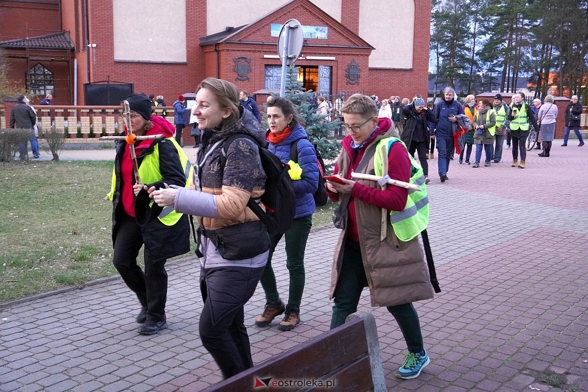 Ekstremalna Droga Krzyżowa [31.03.2023] - zdjęcie #55 - eOstroleka.pl