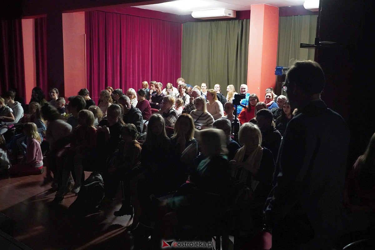 Koncert maturzystek PÓŁ KROKU STĄD... [31.03.2023] - zdjęcie #16 - eOstroleka.pl