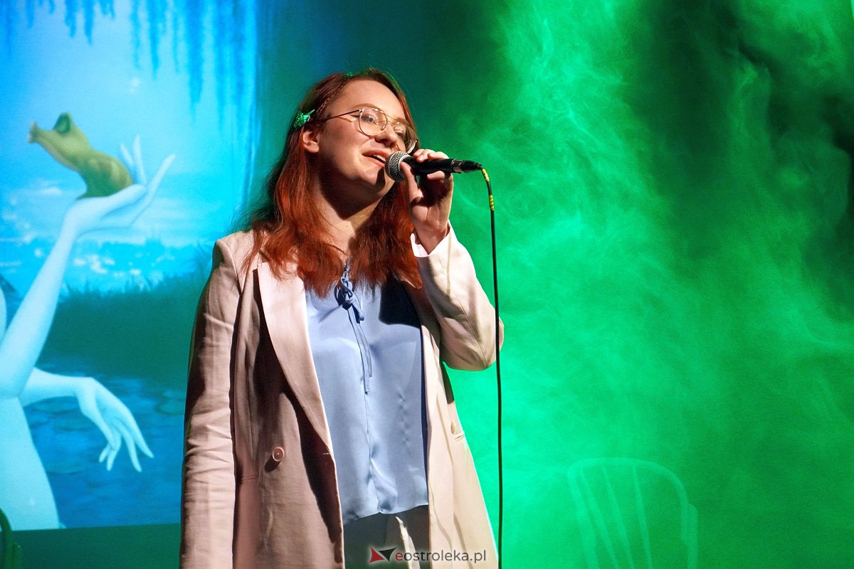 Koncert maturzystek PÓŁ KROKU STĄD... [31.03.2023] - zdjęcie #15 - eOstroleka.pl