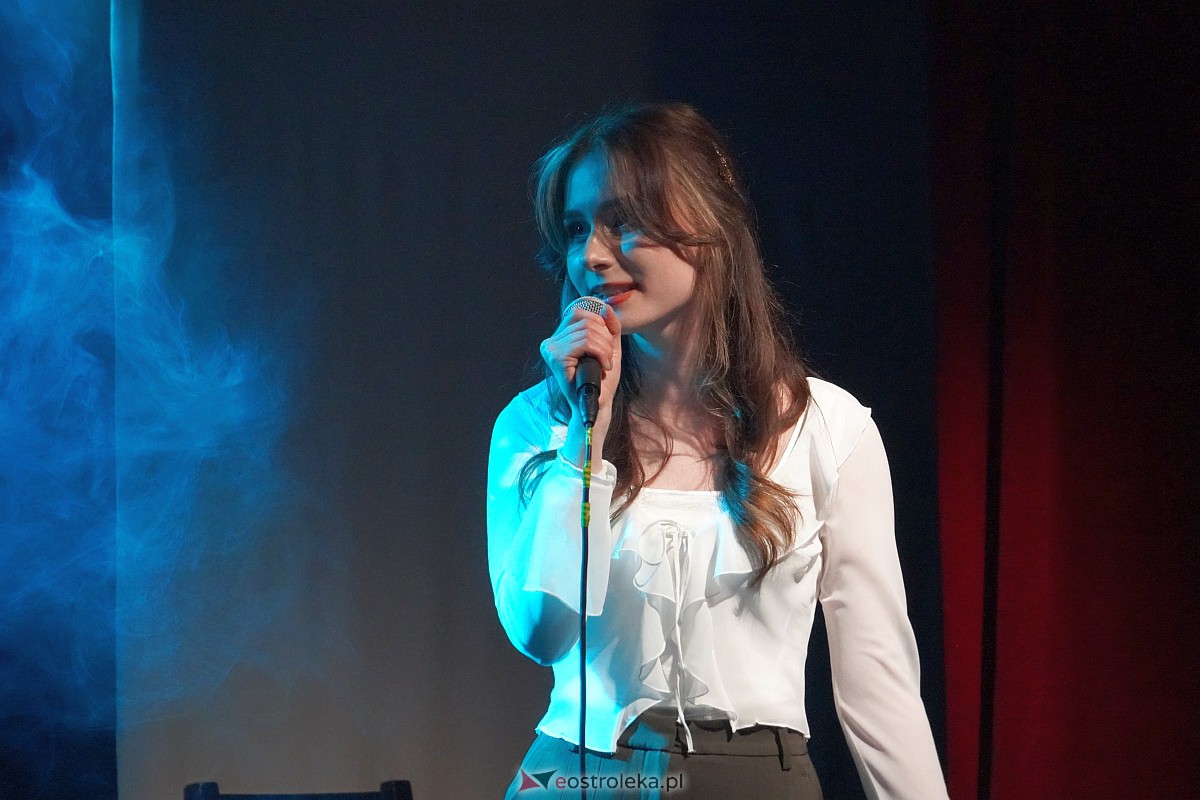 Koncert maturzystek PÓŁ KROKU STĄD... [31.03.2023] - zdjęcie #5 - eOstroleka.pl