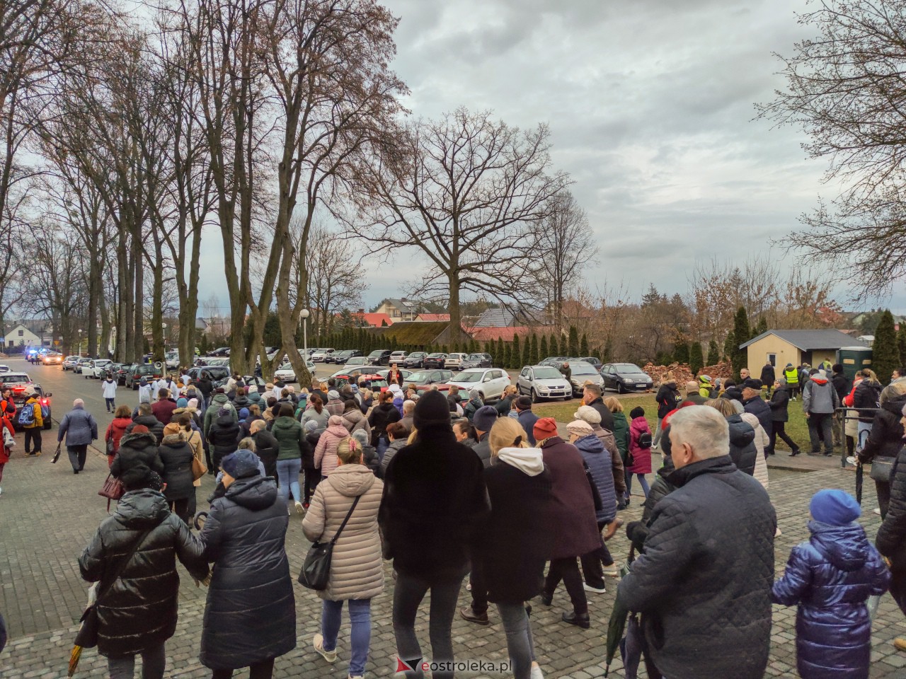Droga krzyżowa ulicami Baranowa [31.03.2023] - zdjęcie #18 - eOstroleka.pl