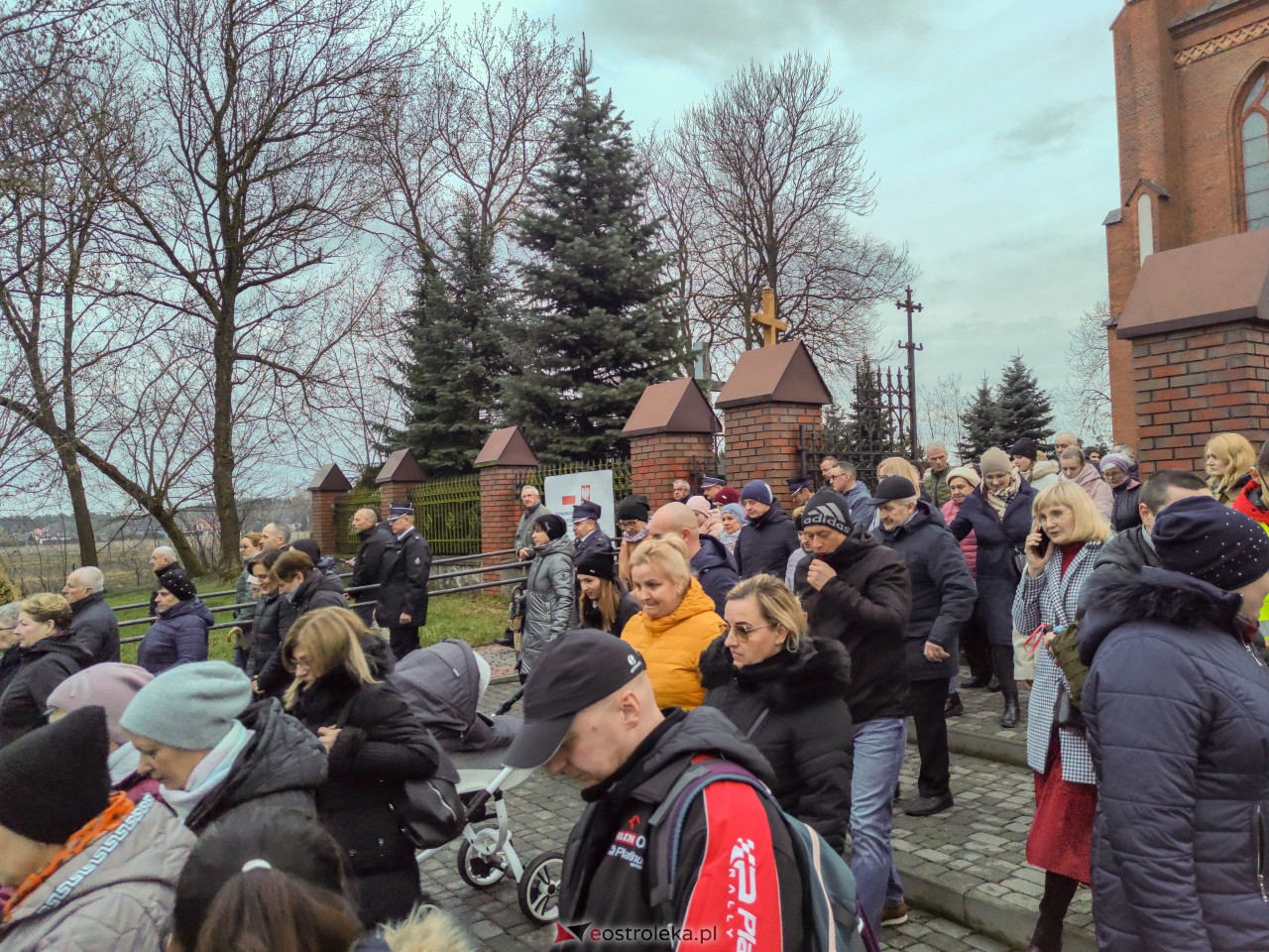 Droga krzyżowa ulicami Baranowa [31.03.2023] - zdjęcie #16 - eOstroleka.pl