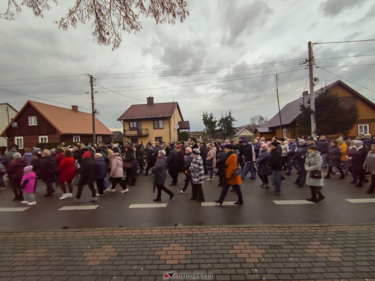 Droga krzyżowa ulicami Baranowa [31.03.2023] - zdjęcie #23 - eOstroleka.pl