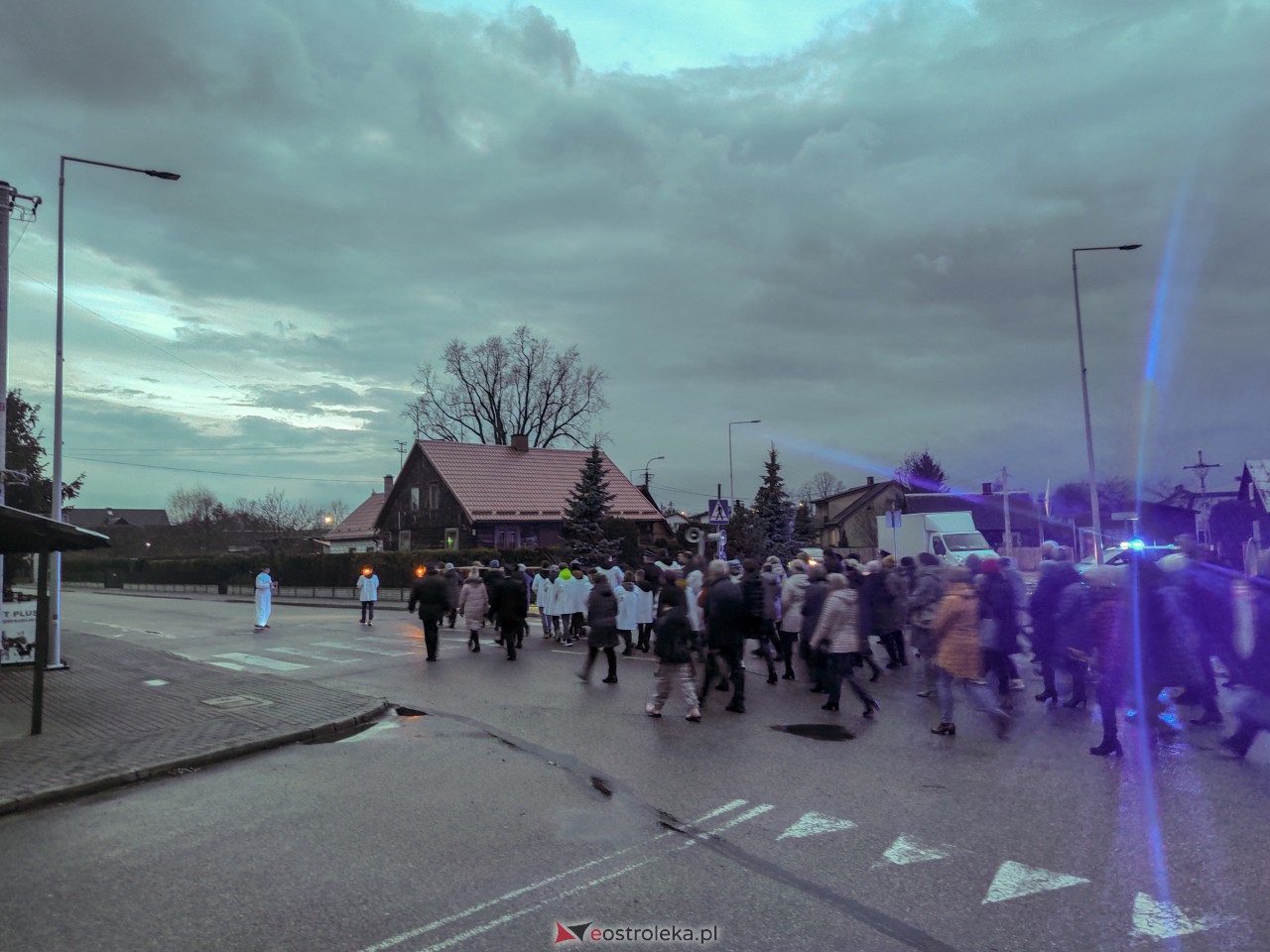 Droga krzyżowa ulicami Baranowa [31.03.2023] - zdjęcie #28 - eOstroleka.pl