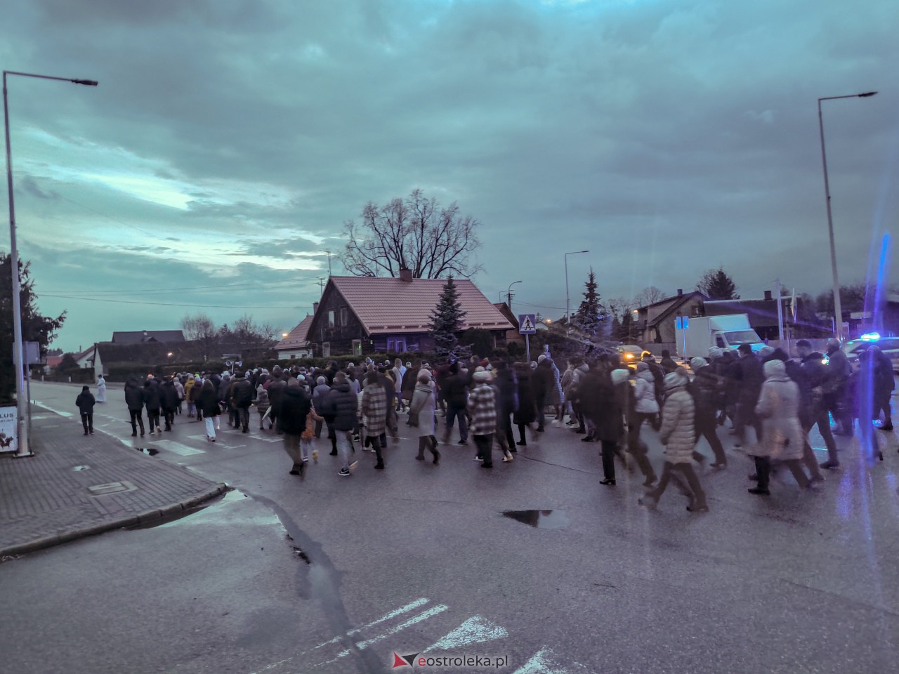 Droga krzyżowa ulicami Baranowa [31.03.2023] - zdjęcie #29 - eOstroleka.pl