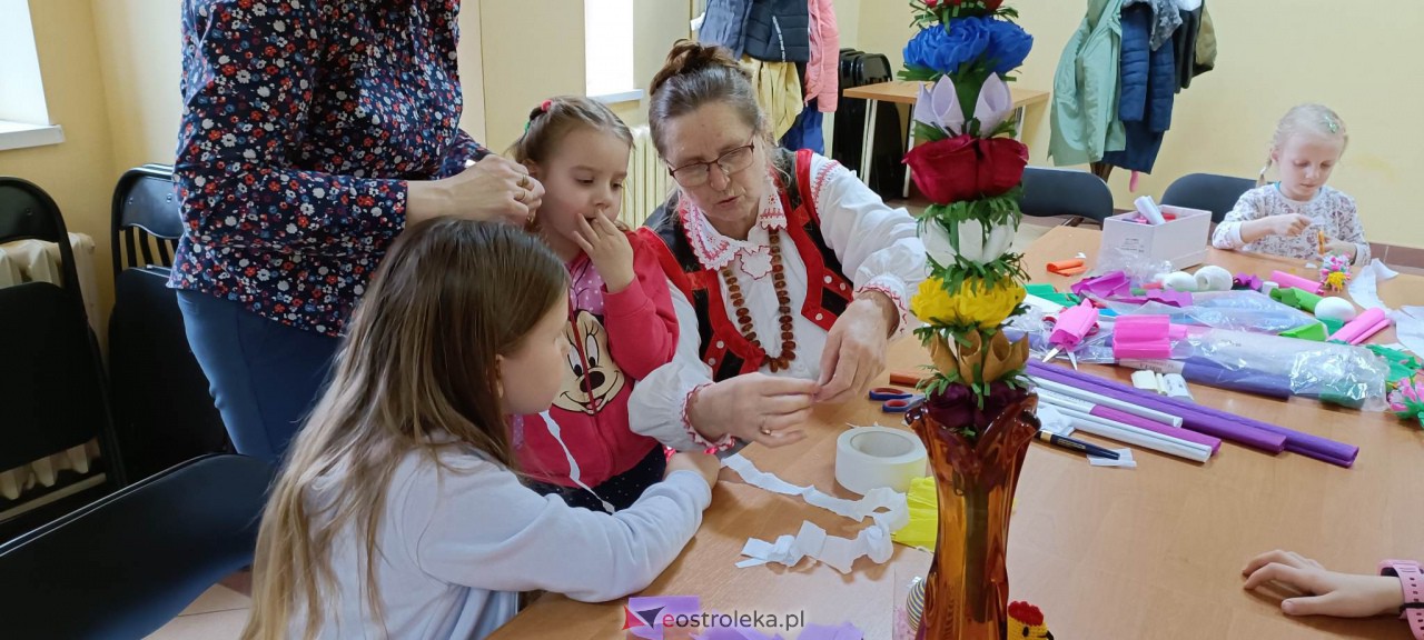Warsztaty wielkanocne w Klubie przy Studziennej [31.03.2023] - zdjęcie #12 - eOstroleka.pl
