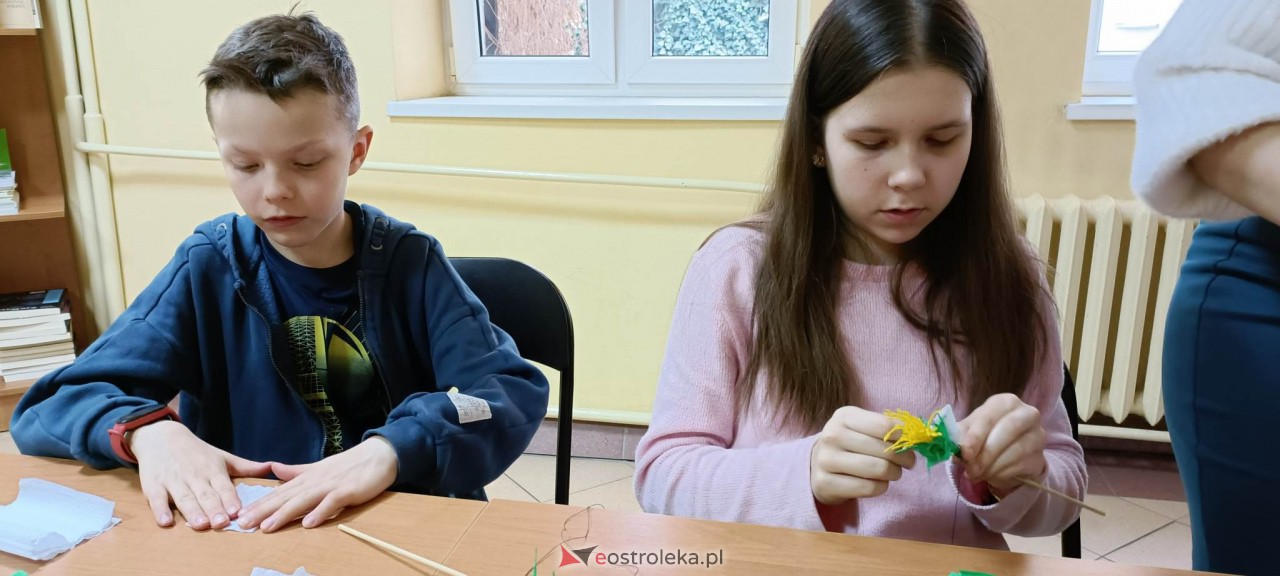Warsztaty wielkanocne w Klubie przy Studziennej [31.03.2023] - zdjęcie #7 - eOstroleka.pl