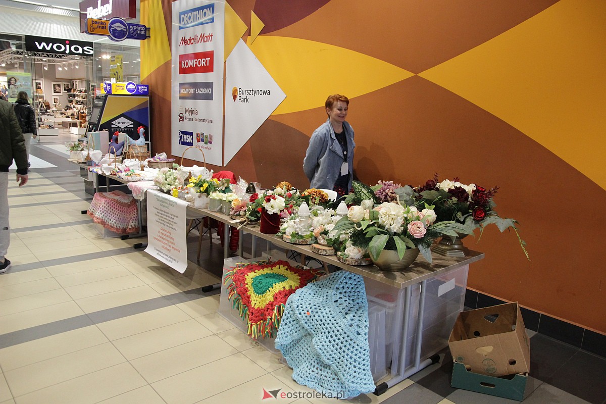 Kiermasz charytatywny w Galerii Bursztynowej [01.04.2023] - zdjęcie #87 - eOstroleka.pl