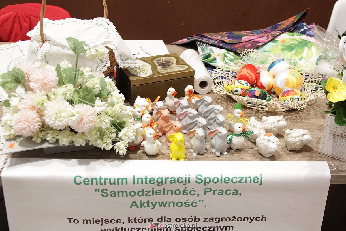 Kiermasz charytatywny w Galerii Bursztynowej [01.04.2023] - zdjęcie #83 - eOstroleka.pl