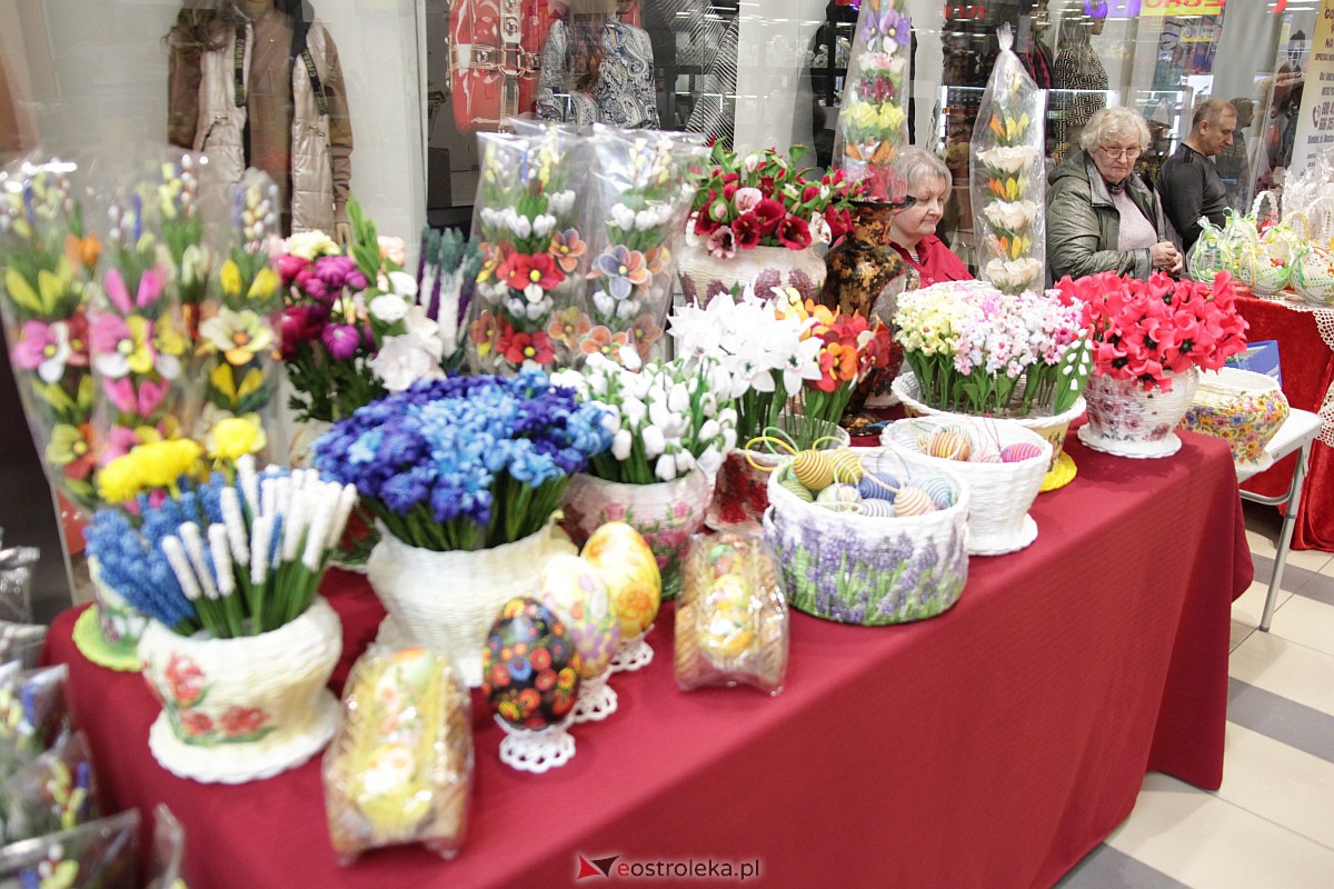 Kiermasz charytatywny w Galerii Bursztynowej [01.04.2023] - zdjęcie #69 - eOstroleka.pl