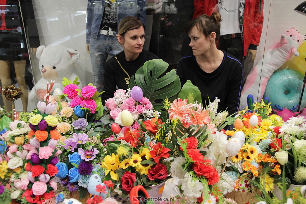 Kiermasz charytatywny w Galerii Bursztynowej [01.04.2023] - zdjęcie #48 - eOstroleka.pl