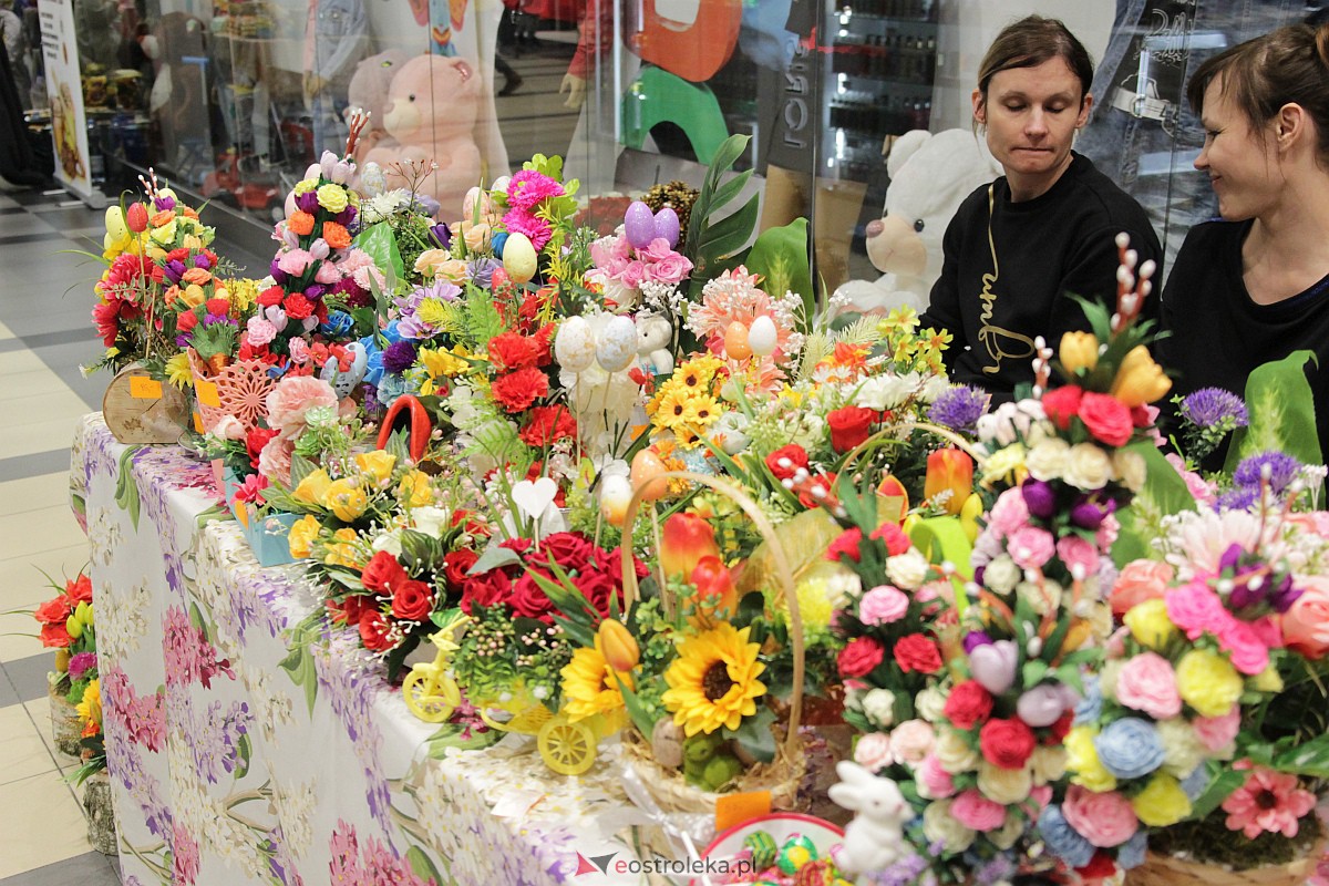 Kiermasz charytatywny w Galerii Bursztynowej [01.04.2023] - zdjęcie #47 - eOstroleka.pl