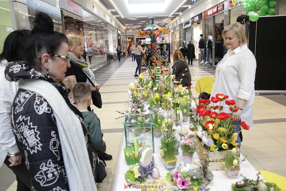Kiermasz charytatywny w Galerii Bursztynowej [01.04.2023] - zdjęcie #1 - eOstroleka.pl